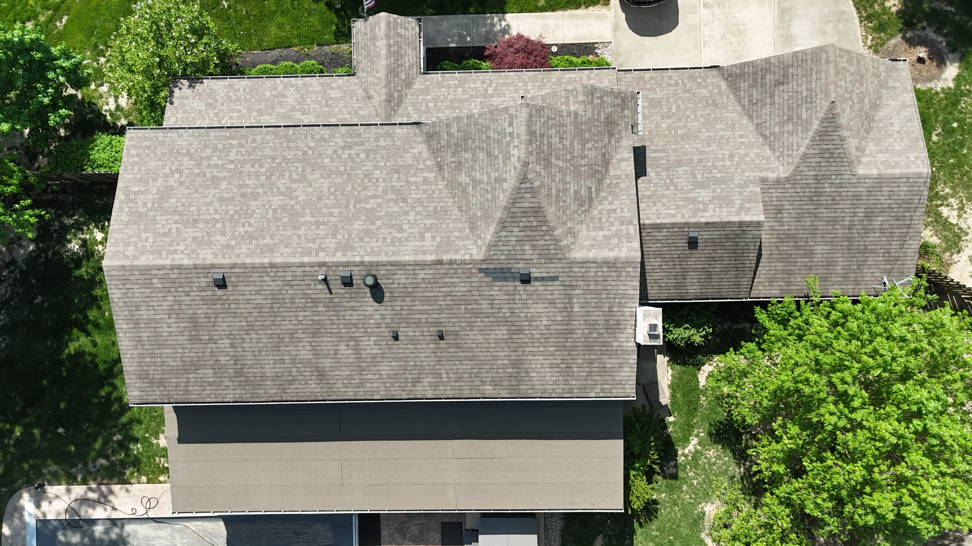 Montgomery Home Upgraded with GAF HDZ Weathered Wood Roofing — photo 2